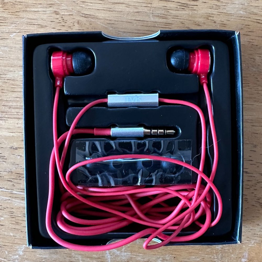 Earbuds - Picture 3 of 4